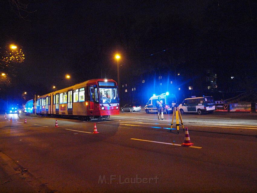 VU Person KVB Bahn Koeln Muelheim Pfaelzischer Ring P08.JPG